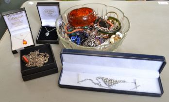 A bowl containing an assortment of costume jewellery
