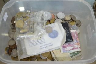 Collectors coins and banknotes - mostly foreign