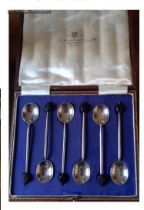 A set of Birmingham 1929 silver coffee bean spoons in case