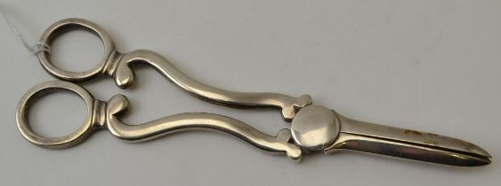 A pair of silver Victorian grape scissors, London 1897, weight: 106g