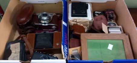 Box of vintage cameras to include Rollei 35 LED & Triostar 3.5/40mm lens & flash, Zeiss Ikon Nettar