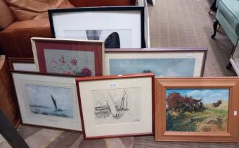 A selection of framed and glazed pictures and prints (7)