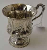William Hewitt, A Victorian embossed silver mug, London 1838, weight: 138g