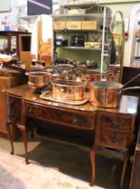 An Edwardian mahogany dressing table with triple mirror