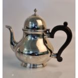 A hallmarked silver teapot, approx. weight 943 gms