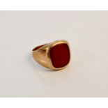 A stamped 9ct Gent's red hardstone signet ring, ring size S