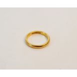 A marked 22ct yellow gold wedding band ring, ring size P 1/2