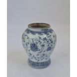 A 19th century chinese blue and white vase flower and leaf design height 8,5 cm.