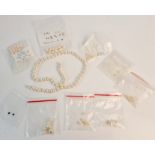 Various loose pearls and a single row of pearls A/F