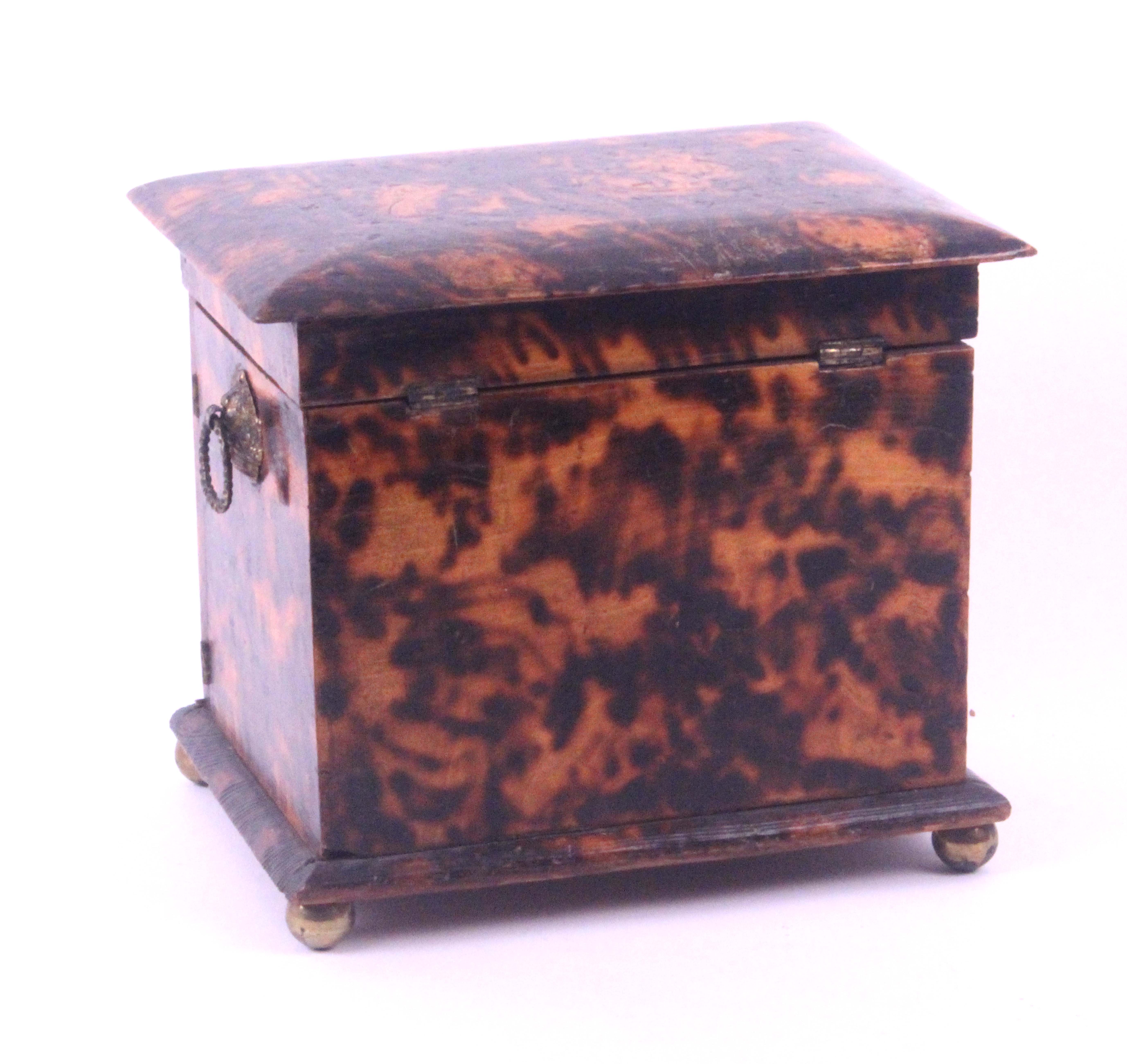 A table sewing casket in burnt white wood and pine to simulate tortoiseshell, circa 1810, the hinged - Image 3 of 3