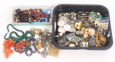 Costume jewellery, including a pair of Art Deco ear clips, silver neck chain, malachite and other