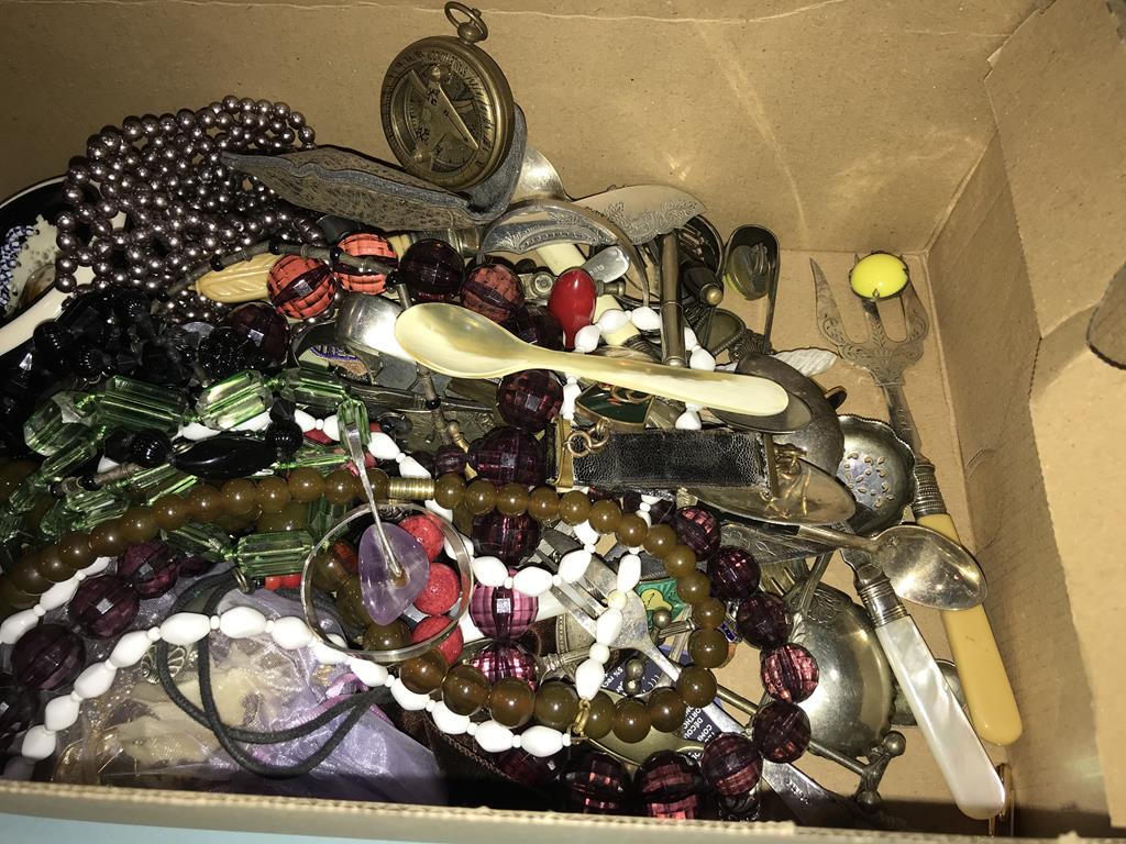 A quantity of costume jewellery etc. - Image 2 of 3