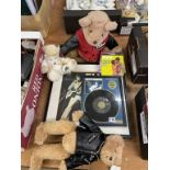 Assorted Elvis collectables