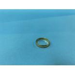 An 18ct gold ring, 2.3g