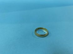 An 18ct gold ring, 2.3g