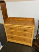 Pine chest of drawers, 101cm wide