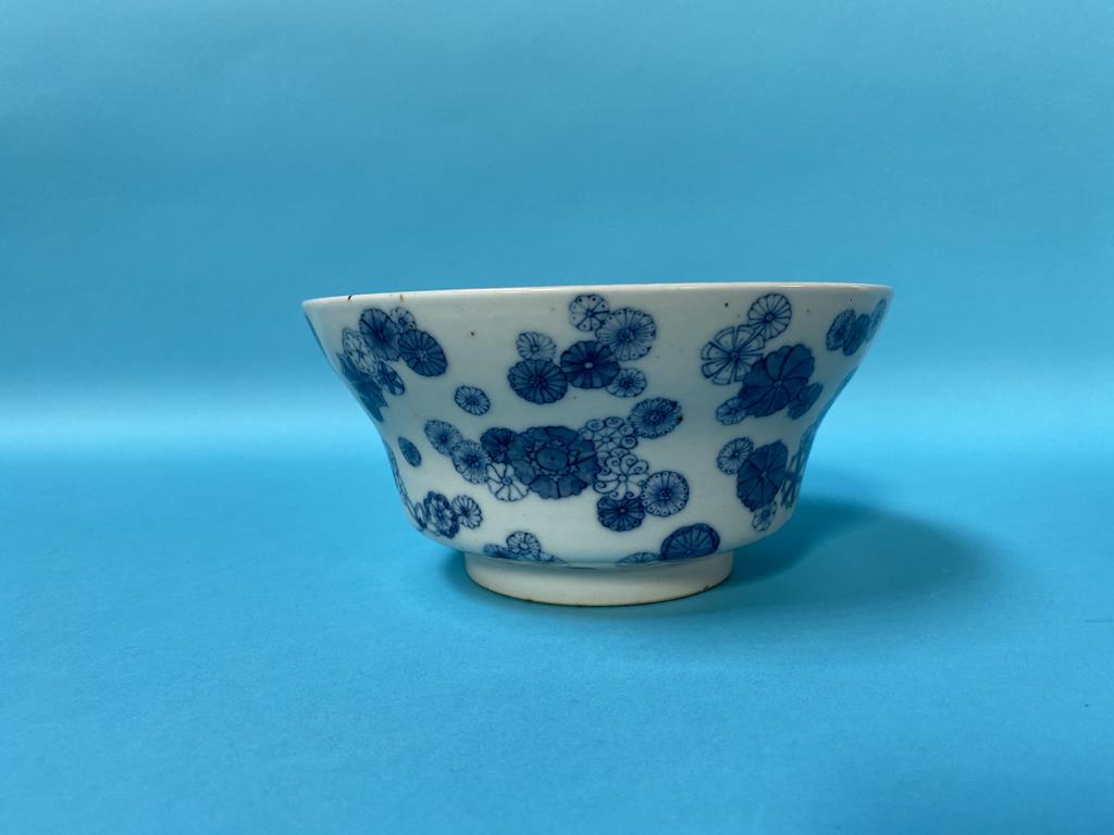 A 19th century Chinese blue and white bowl, marks to base, 18cm diameter - Image 3 of 14