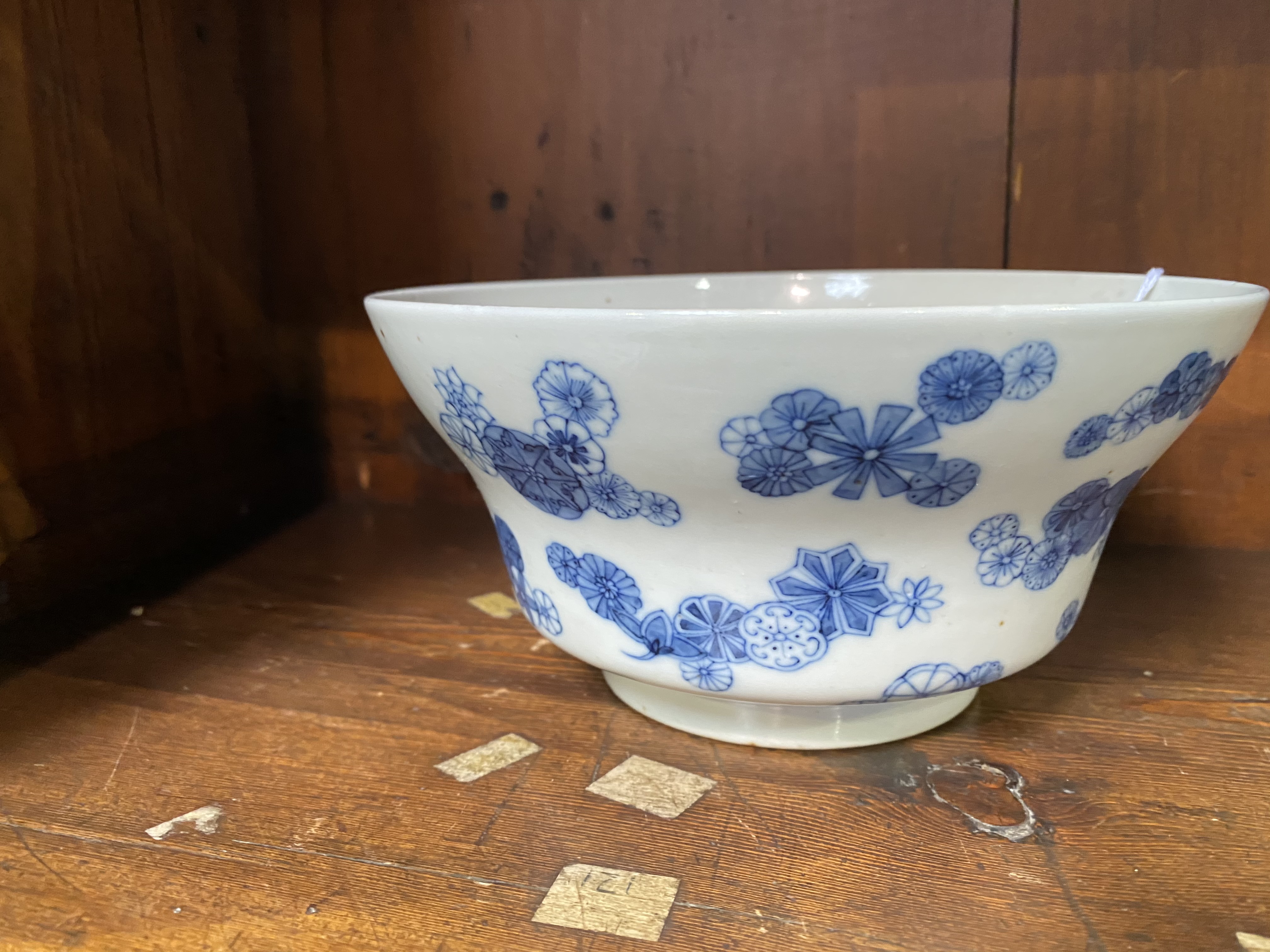 A 19th century Chinese blue and white bowl, marks to base, 18cm diameter - Image 9 of 14