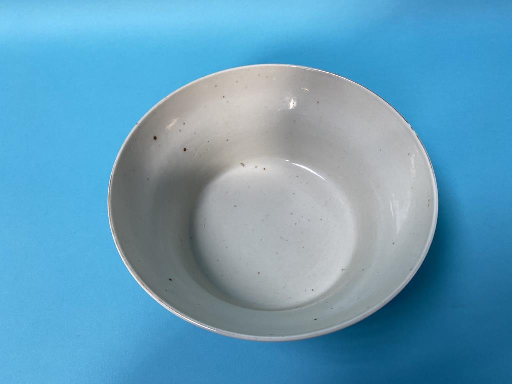 A 19th century Chinese blue and white bowl, marks to base, 18cm diameter - Image 5 of 14