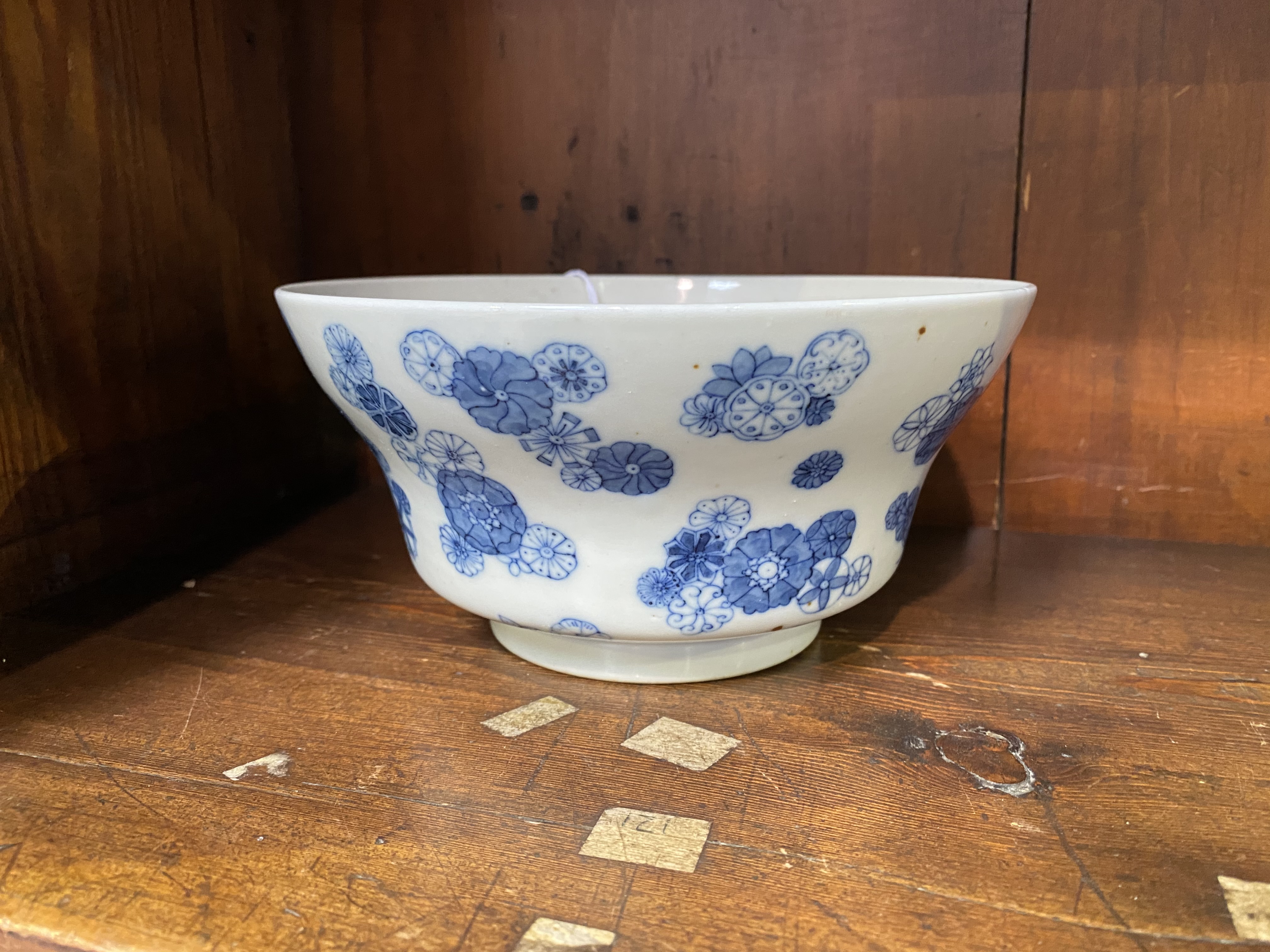 A 19th century Chinese blue and white bowl, marks to base, 18cm diameter - Image 8 of 14