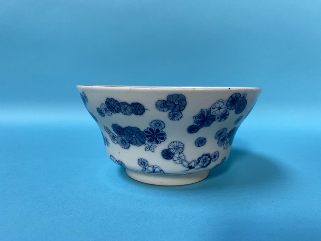 A 19th century Chinese blue and white bowl, marks to base, 18cm diameter - Image 2 of 14