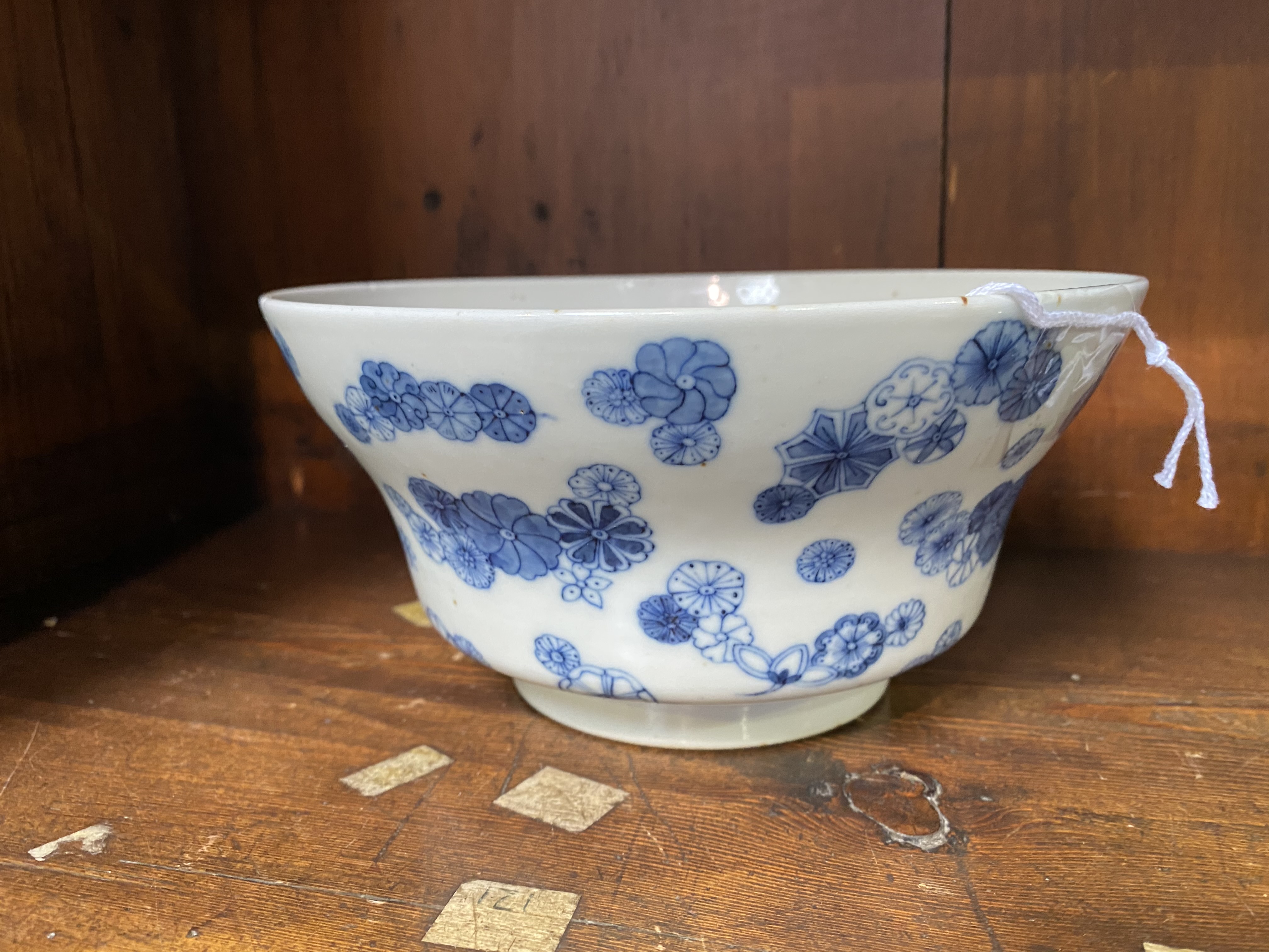 A 19th century Chinese blue and white bowl, marks to base, 18cm diameter - Image 10 of 14