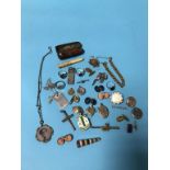 Bag of assorted to include cheroot holders, silver jewellery etc.