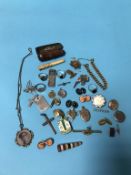 Bag of assorted to include cheroot holders, silver jewellery etc.