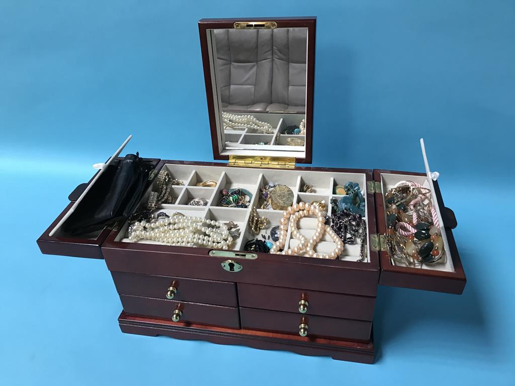 A jewellery box and contents