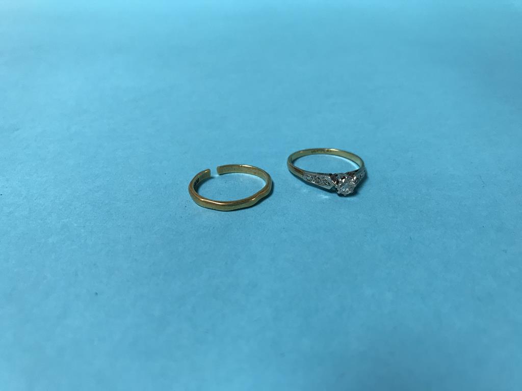 Two 18ct gold rings, 3.3 grams