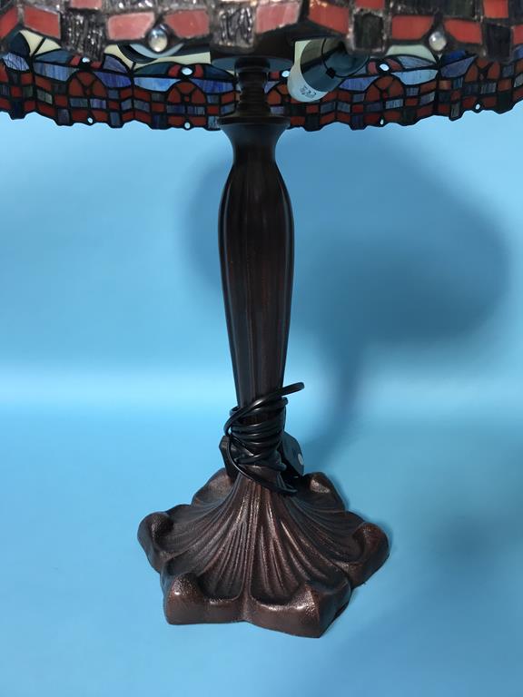 A Tiffany style table lamp - Image 2 of 3