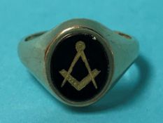 A 9ct gold Masonic signet ring, 6.4g, size 'V'