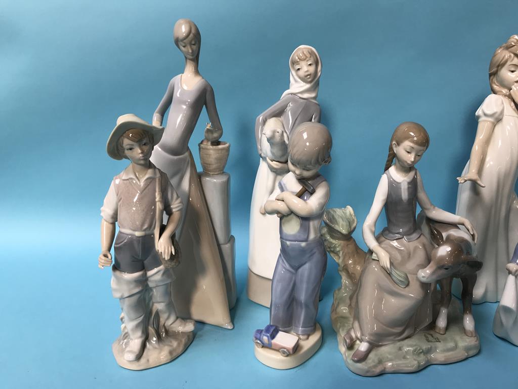 A collection of Lladro and Nao figures (8) - Image 2 of 3