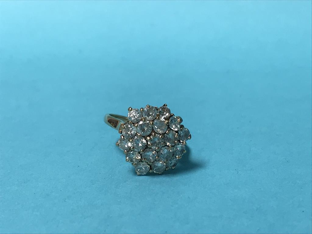 A 9ct gold ring, 3.1g - Image 2 of 2