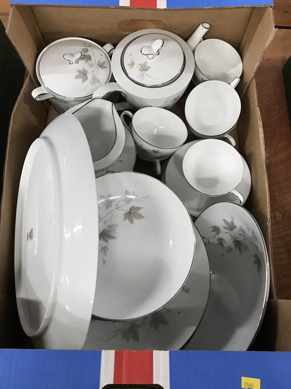 Noritake 'Hardwood' dinner service