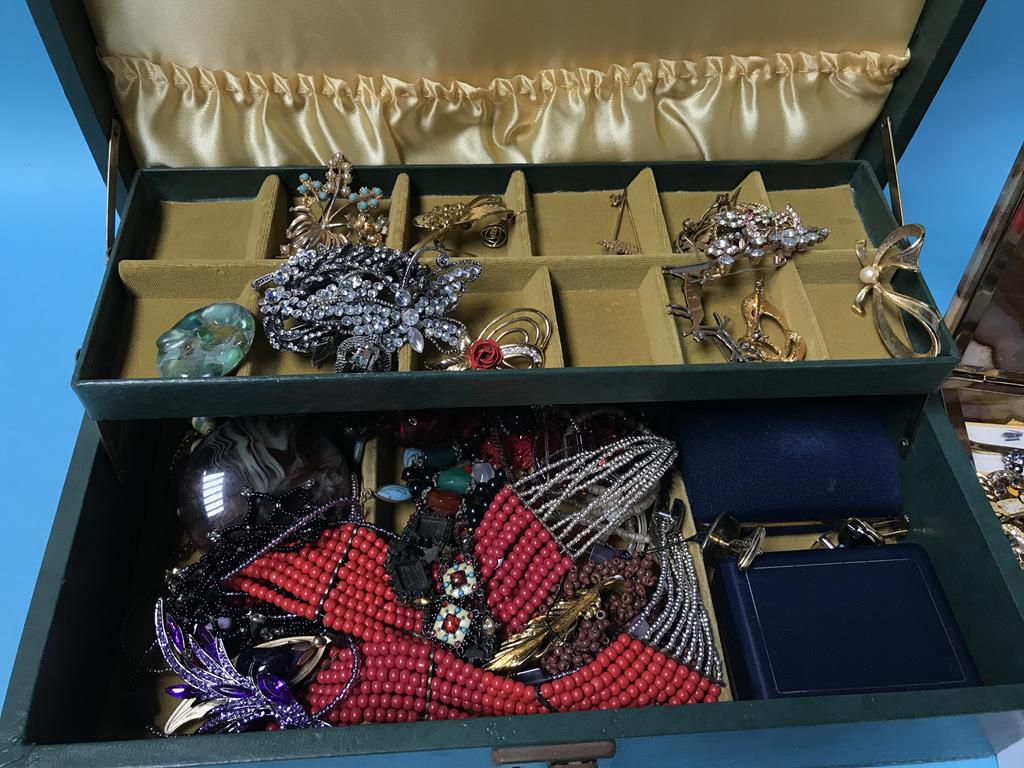 A quantity of costume jewellery - Image 2 of 3