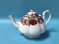A Royal Albert 'Old English Rose' tea and dinner service