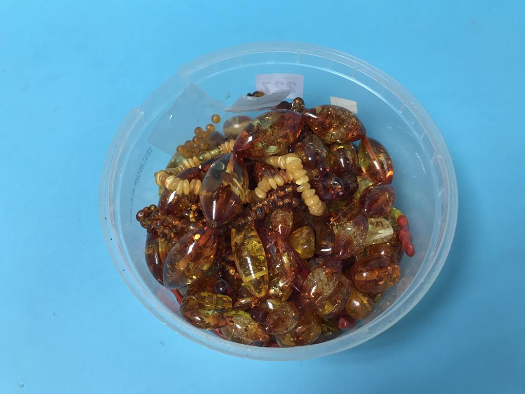 A quantity of amber coloured beads