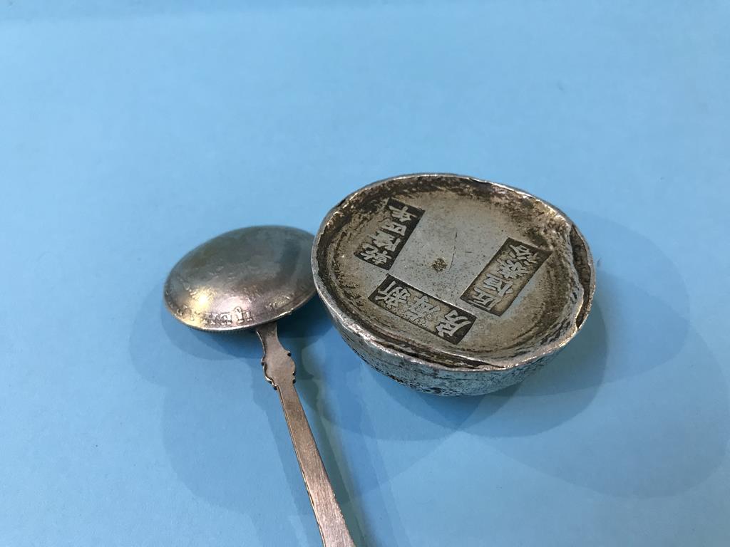 A game counter, paperweight and a caddy spoon - Image 2 of 2