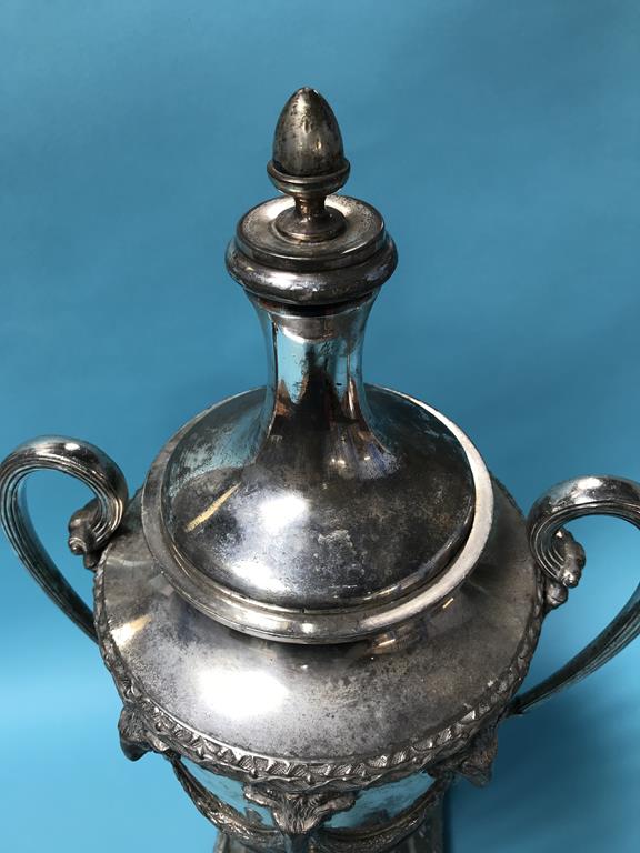 A silver plated Classical urn - Image 4 of 4