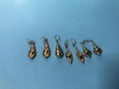 A quantity of 9ct gold earrings, 9.6g