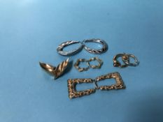 Five pairs of 9ct gold earrings, 9g