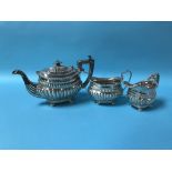 A silver three piece tea service, George Nathan and Ridley Hayes, Chester, 1903, 40oz