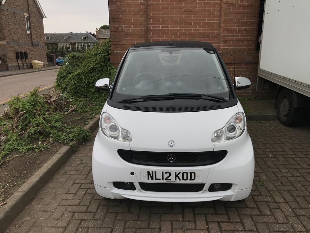 A white Smart Fortwo Pulse CDI, Automatic, convertible, 799cc, date of registration 26th March 2012, - Image 2 of 7