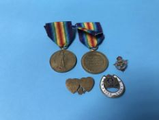 Two First World War medals and a sweetheart brooch etc.