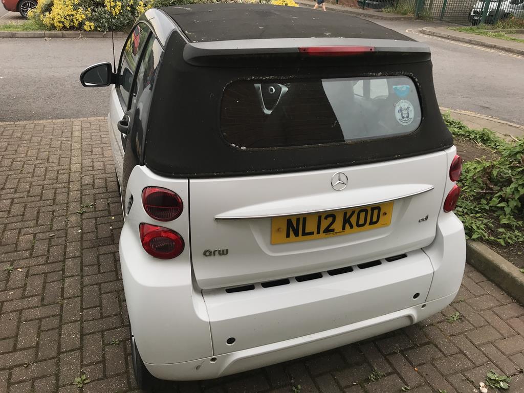 A white Smart Fortwo Pulse CDI, Automatic, convertible, 799cc, date of registration 26th March 2012, - Image 5 of 7