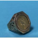A half sovereign ring, dated 1900, 11.3 grams