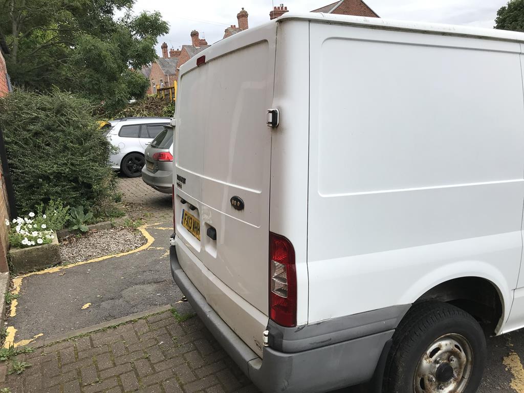 Ford Transit 100 T260 van, no paperwork, no V5, mileage stated 143,717 - Image 4 of 6