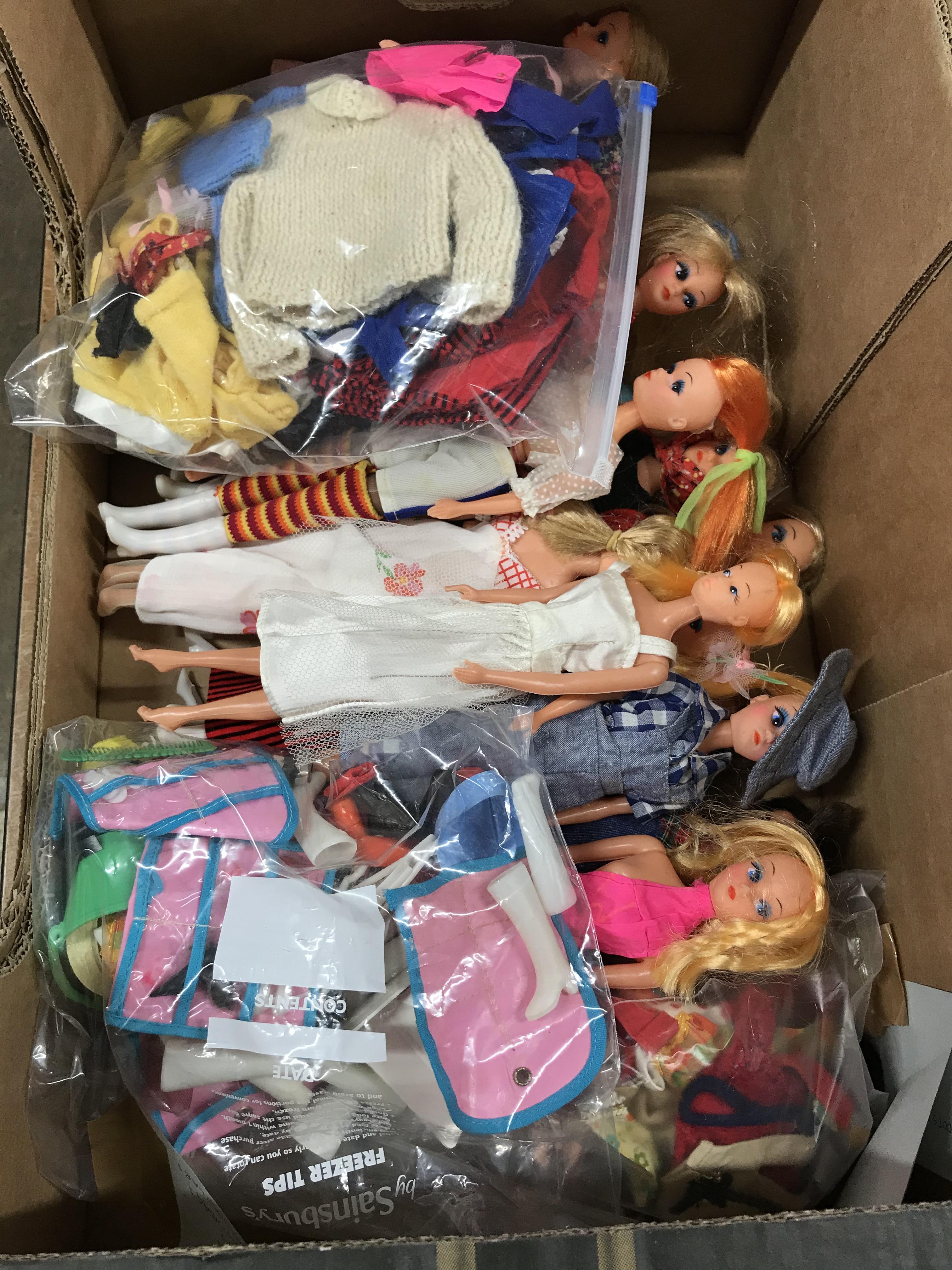 A quantity of vintage dolls - Image 2 of 6