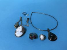 A cameo, 9ct gold wristwatch and silver rings etc.